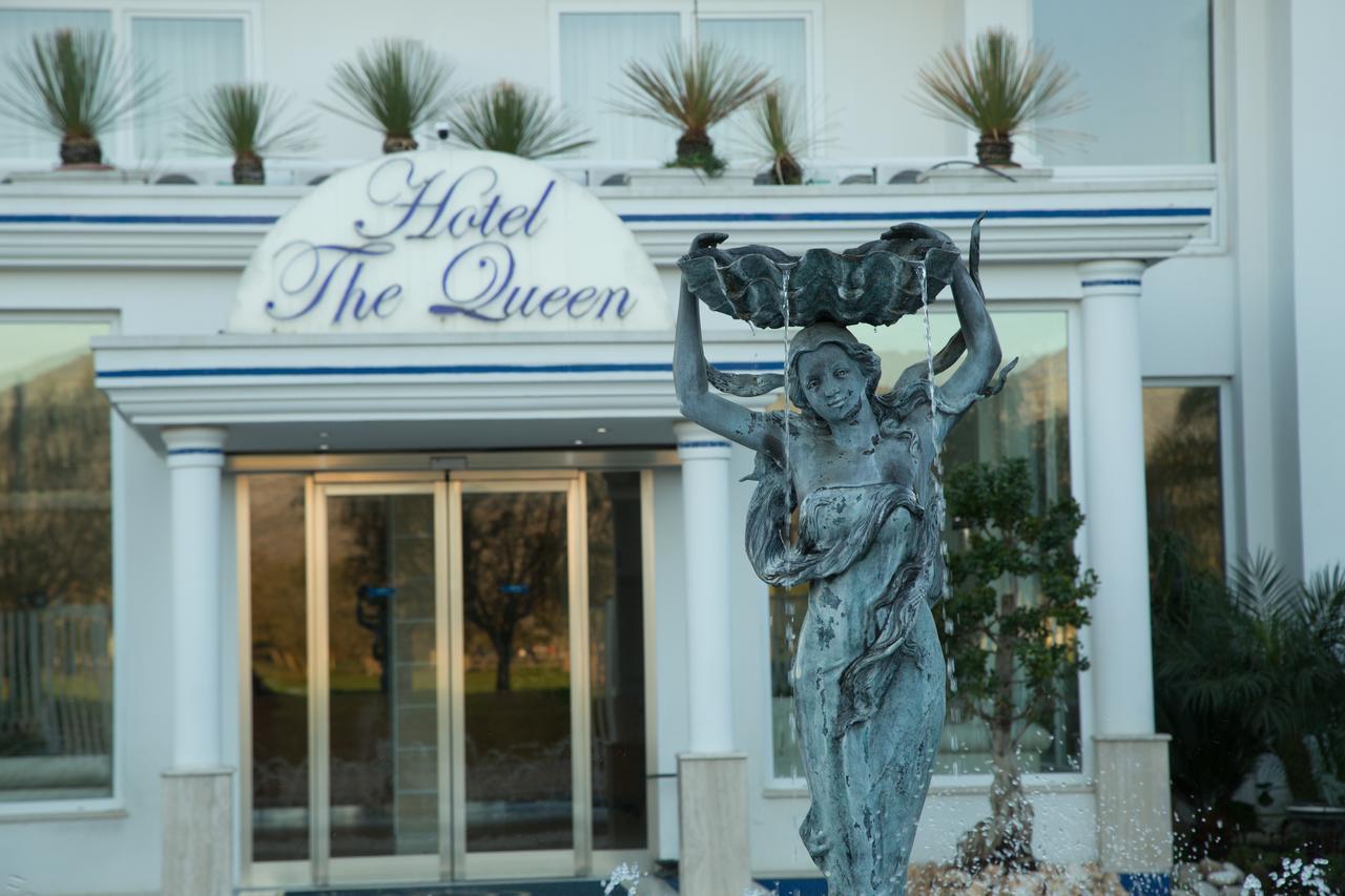 Hotel The Queen Pastorano Екстер'єр фото